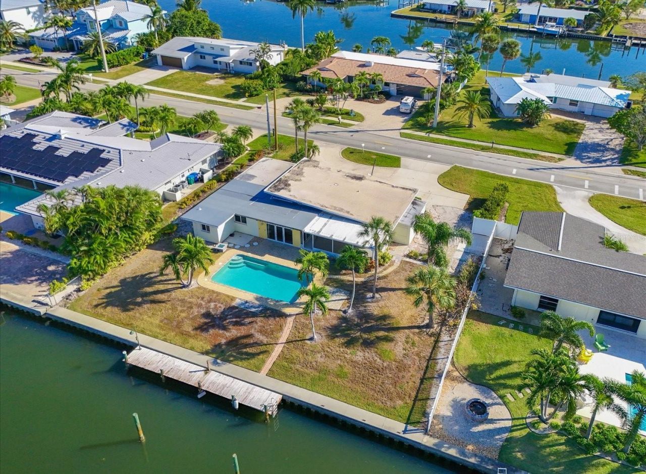 512 Key Royale Drive, Holmes Beach, FL 34217 Photo