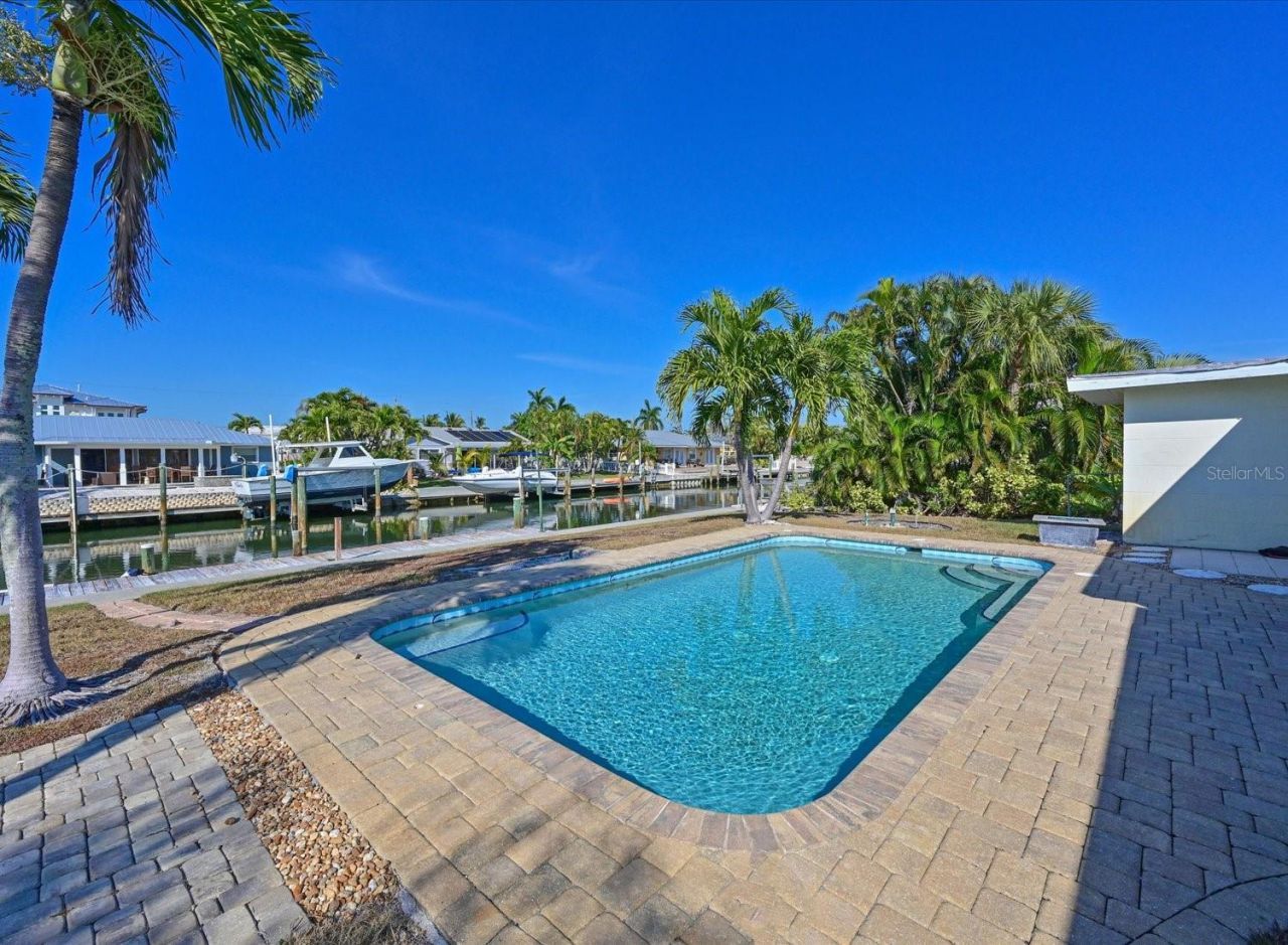 512 Key Royale Drive, Holmes Beach, FL 34217 Photo