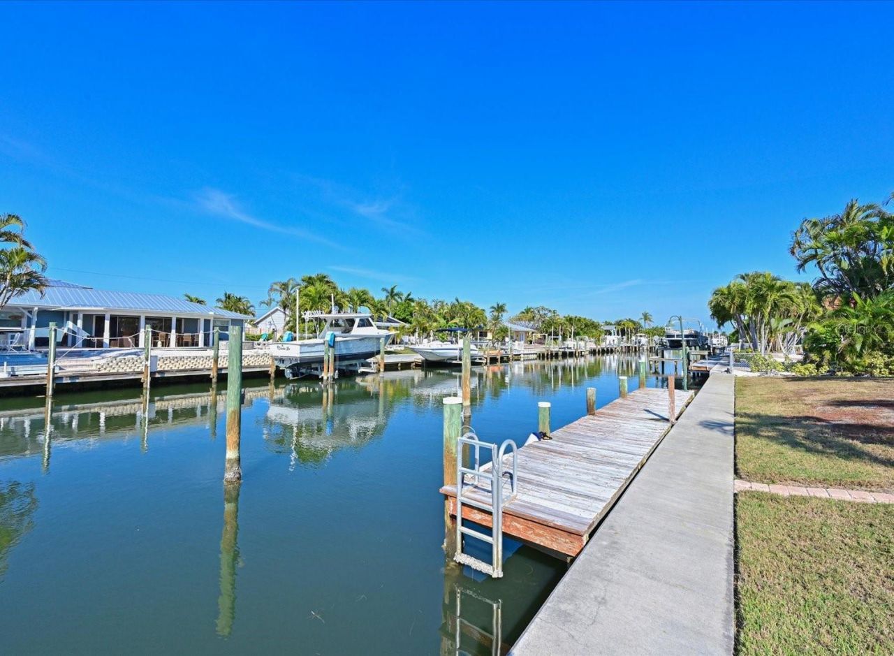 512 Key Royale Drive, Holmes Beach, FL 34217 Photo
