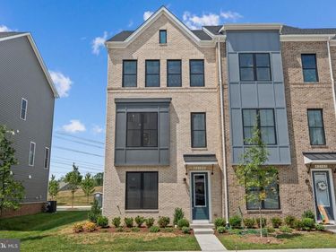 42100 PICASSO SQUARE , BRAMBLETON, VA 20148