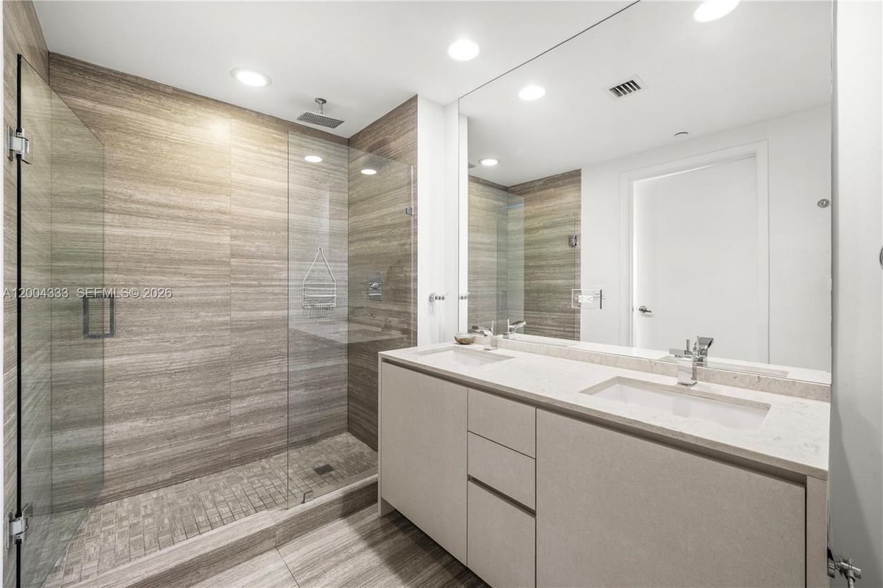 1010 Brickell Ave, Unit 3904, Miami, FL 33131 Photo
