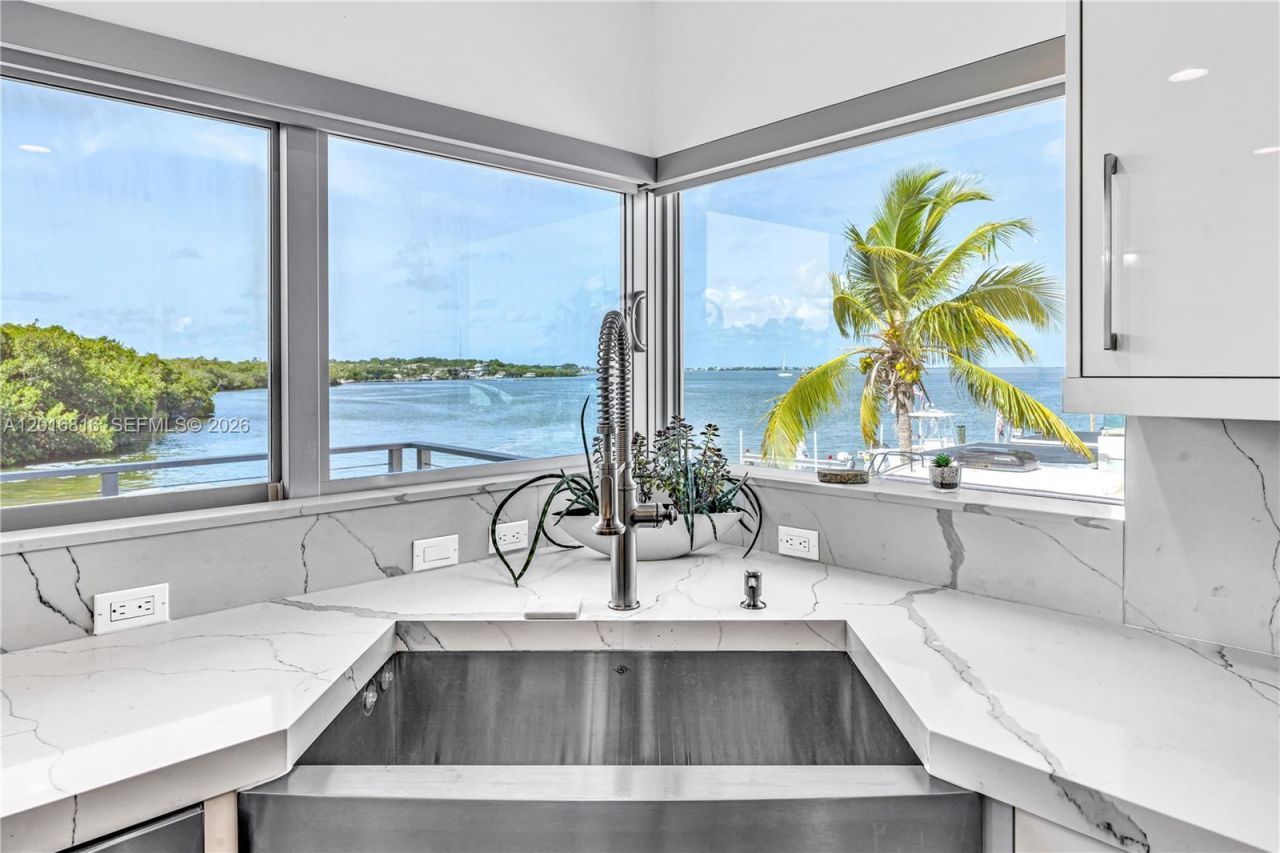 325 Calusa , Key Largo, FL 33037 Photo