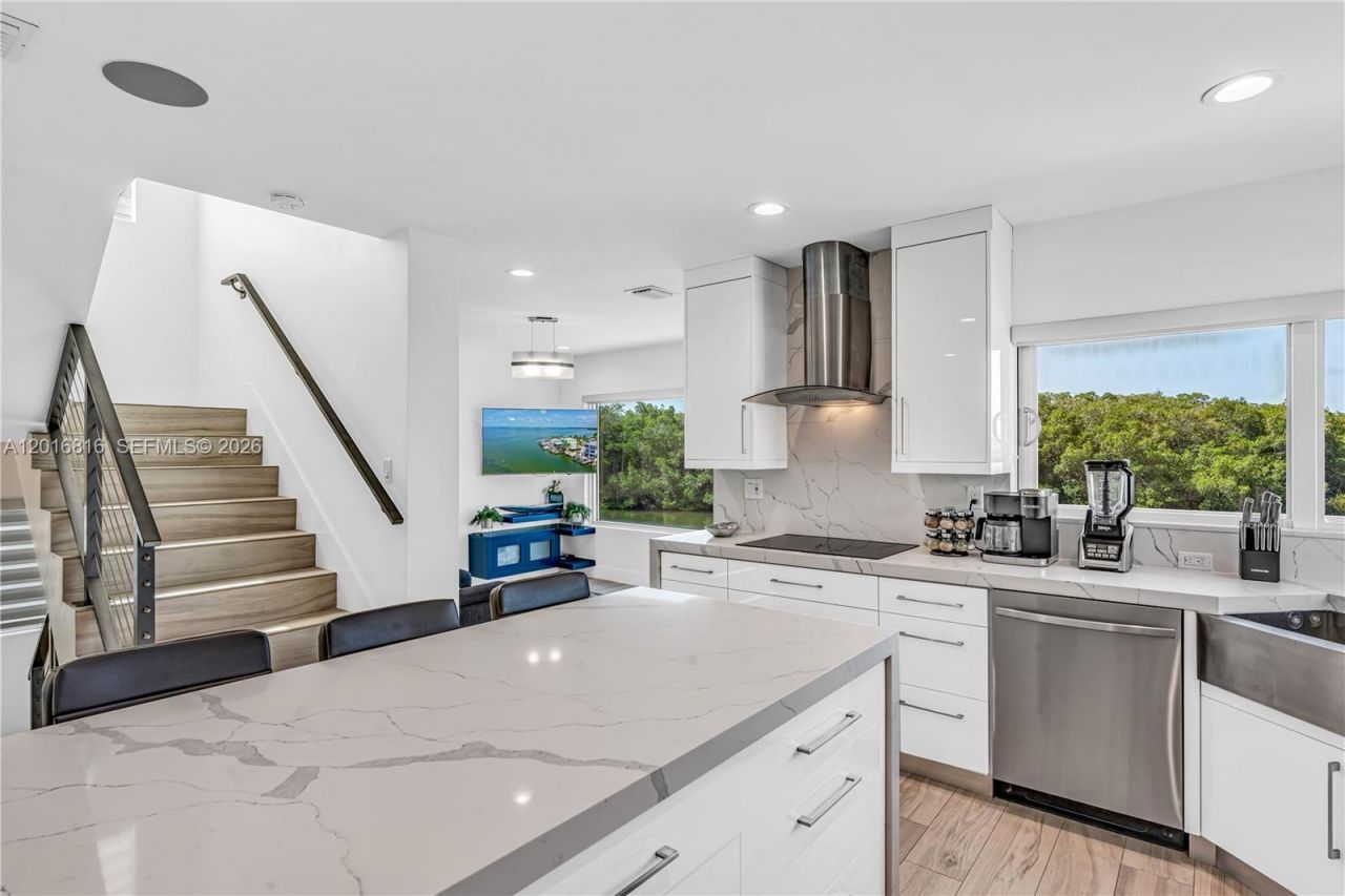 325 Calusa , Key Largo, FL 33037 Photo