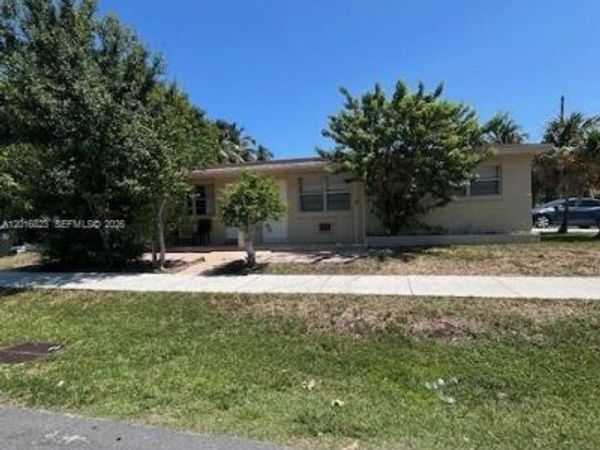 901 SW 4th Ter , Hallandale Beach, FL 33009