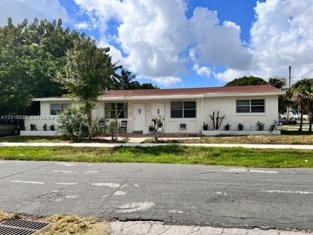 901 SW 4th Ter, Hallandale Beach, FL 33009 Photo