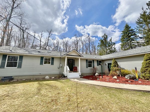 5817 Hillside Drive, Lewiston, MI 49756