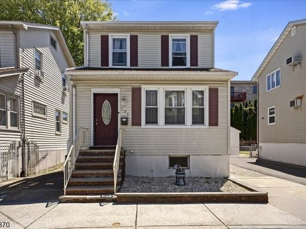 136 Cedar St, Cliffside Park, NJ 07010