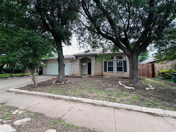 2908 Forest Creek Drive, Fort Worth, TX 76123