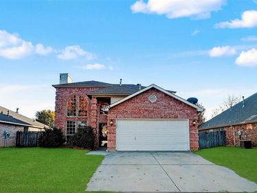 9040 Tyne Trail, Fort Worth, TX 76118