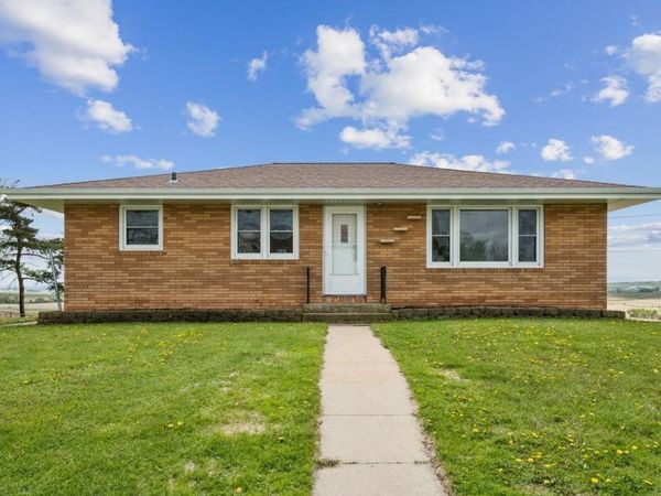 23080 Riegler Rd , Sherrill, IA 52073