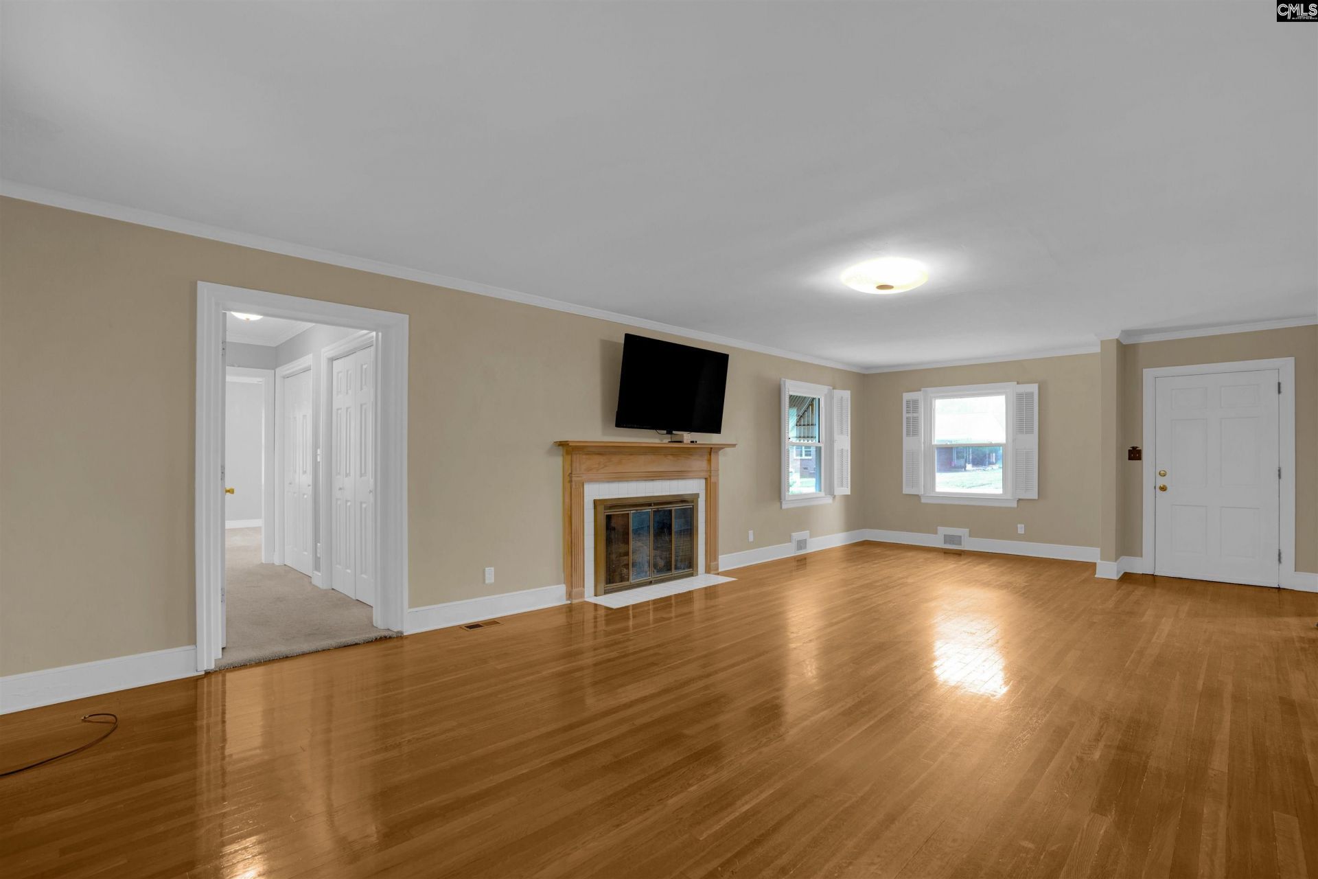 220 Nance Street Photo 7
