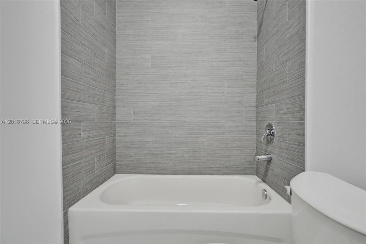 1567 NW 1st St , Unit 9, Miami, FL 33125 Photo