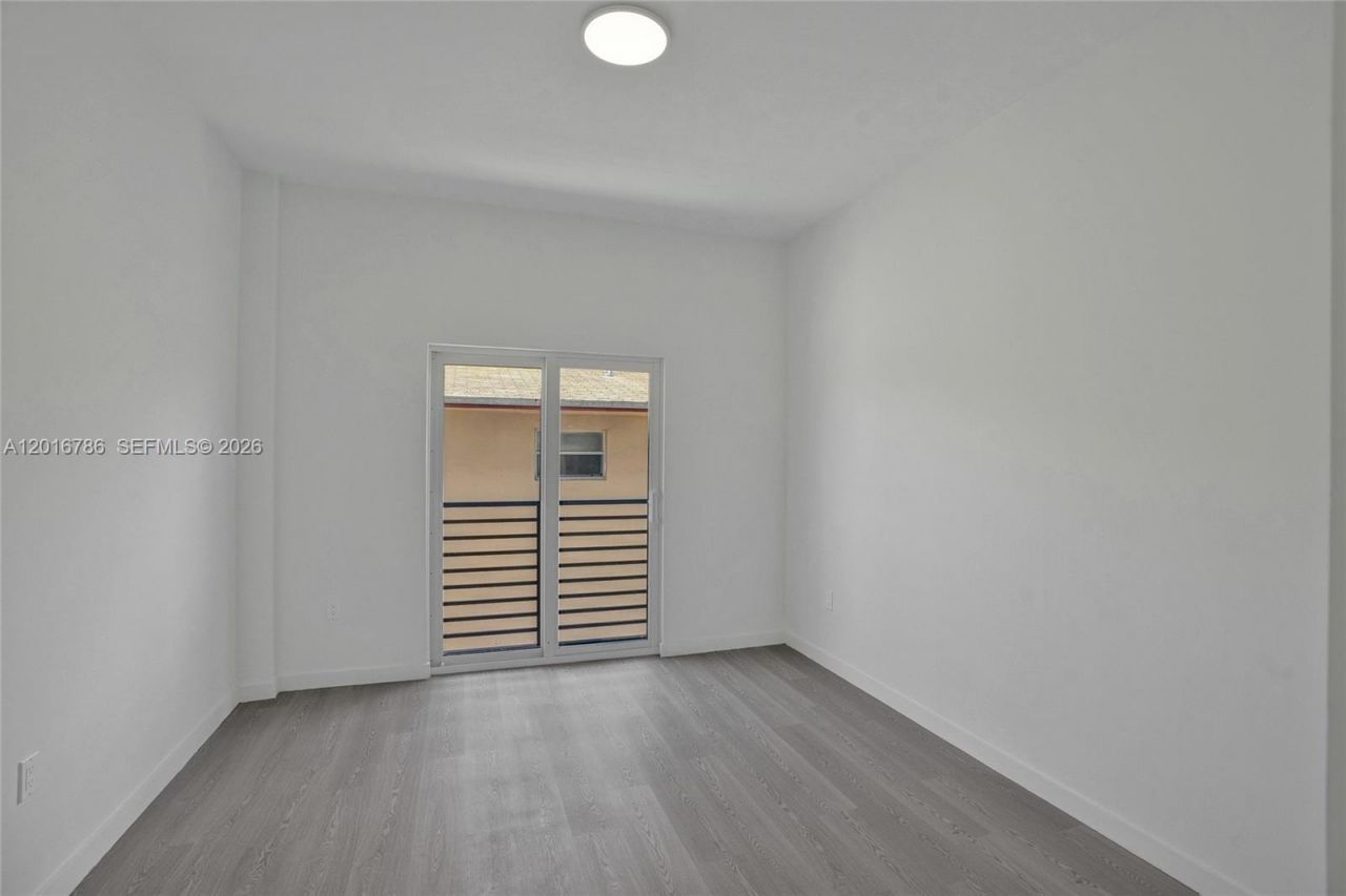 1567 NW 1st St , Unit 9, Miami, FL 33125 Photo
