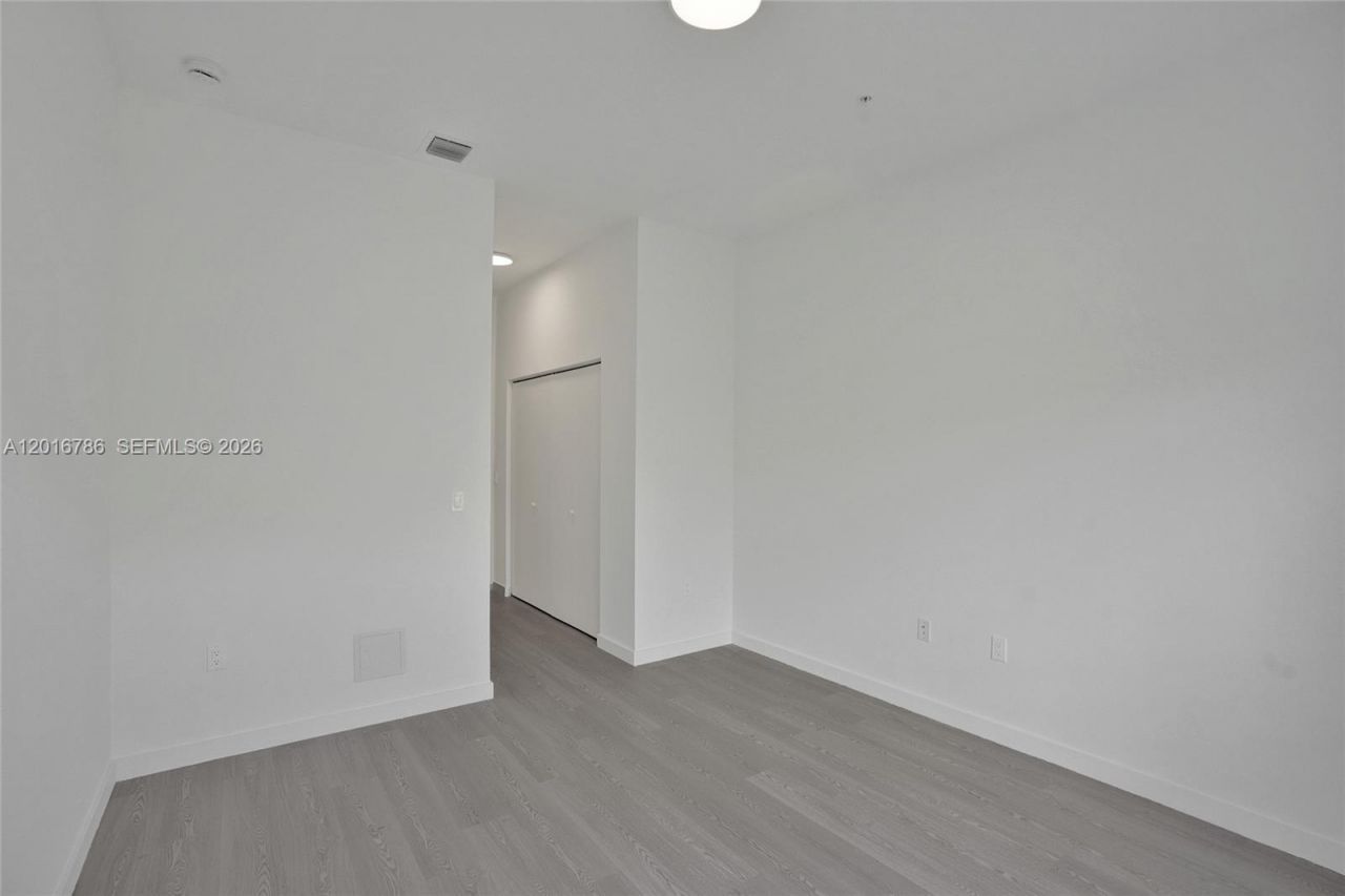 1567 NW 1st St , Unit 9, Miami, FL 33125 Photo
