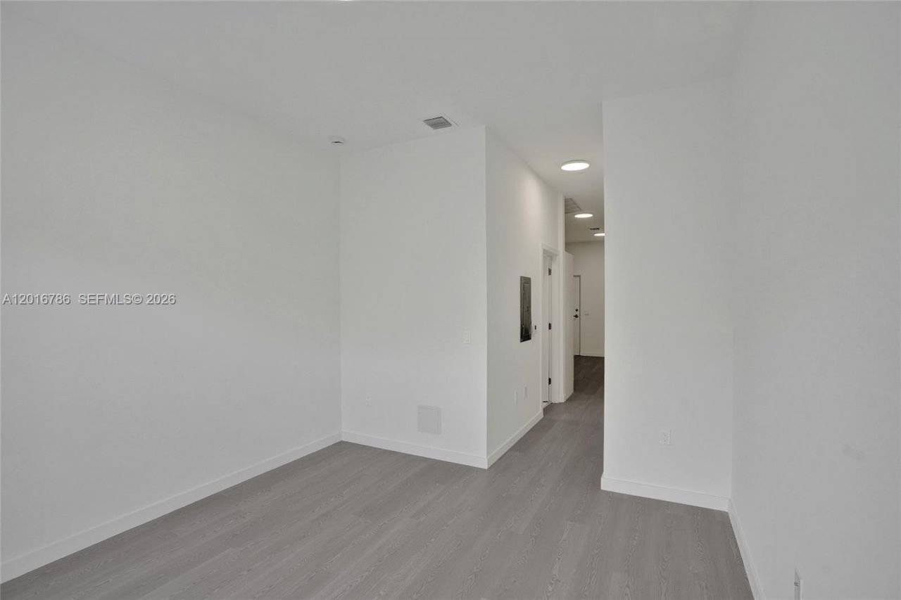 1567 NW 1st St , Unit 9, Miami, FL 33125 Photo