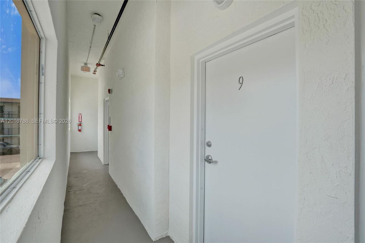 1567 NW 1st St , Unit 9, Miami, FL 33125 Photo