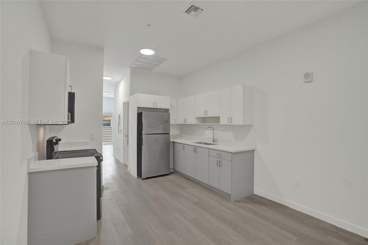 1567 NW 1st St , Unit 9, Miami, FL 33125 Photo