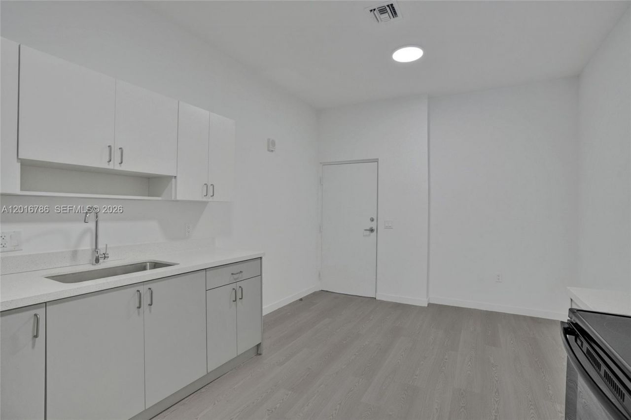 1567 NW 1st St , Unit 9, Miami, FL 33125 Photo