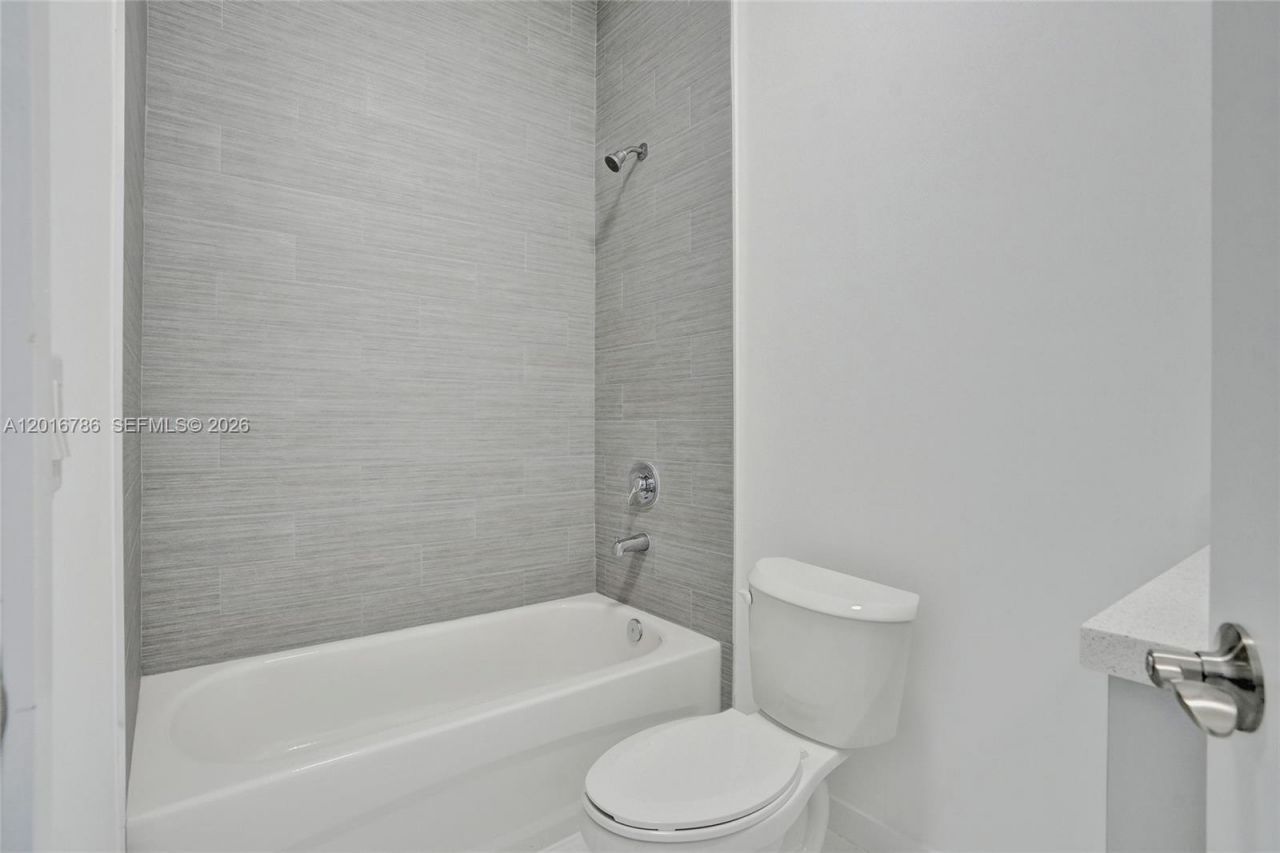 1567 NW 1st St , Unit 9, Miami, FL 33125 Photo