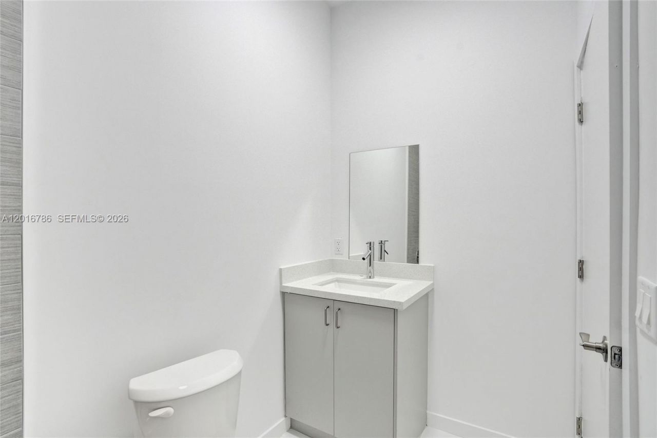 1567 NW 1st St , Unit 9, Miami, FL 33125 Photo