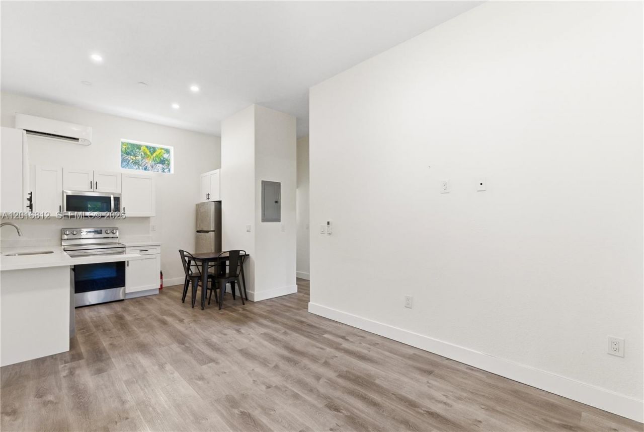 830 SE 14th St , Fort Lauderdale, FL 33316 Photo