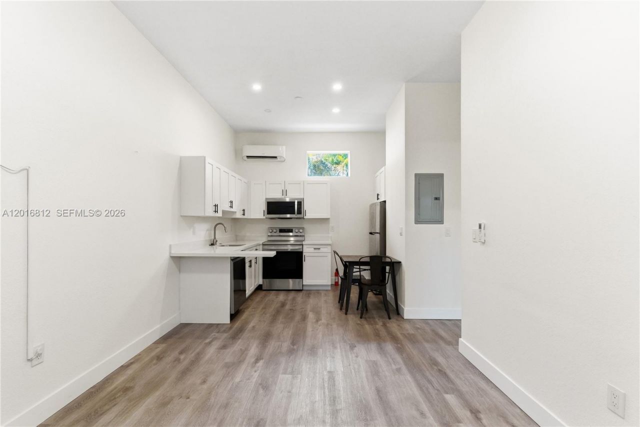 830 SE 14th St , Fort Lauderdale, FL 33316 Photo