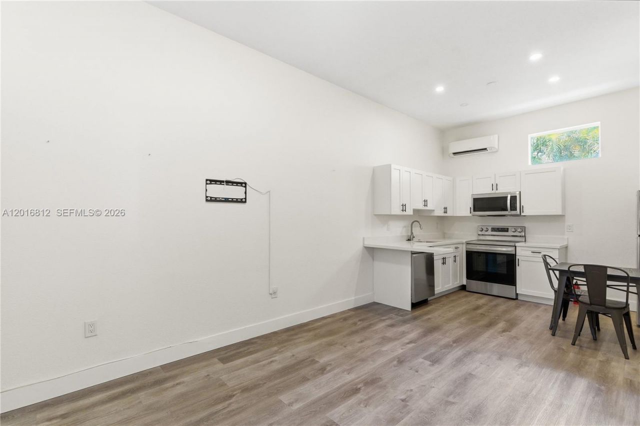 830 SE 14th St , Fort Lauderdale, FL 33316 Photo