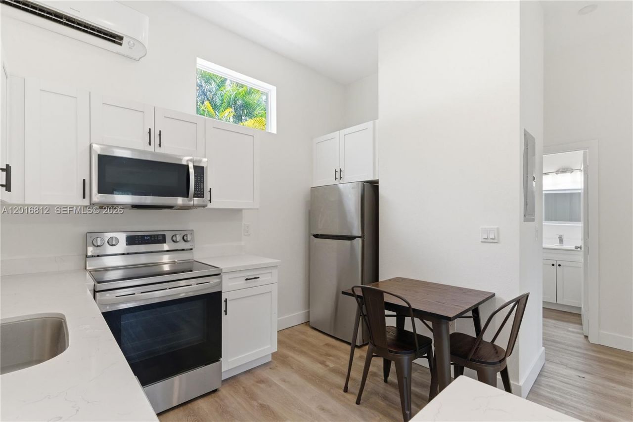830 SE 14th St , Fort Lauderdale, FL 33316 Photo