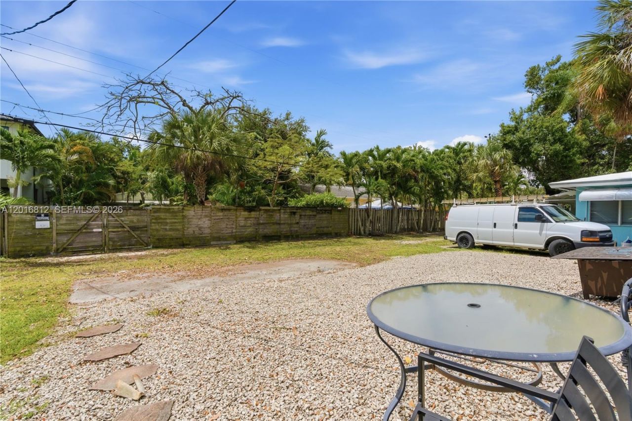 830 SE 14th St , Fort Lauderdale, FL 33316 Photo