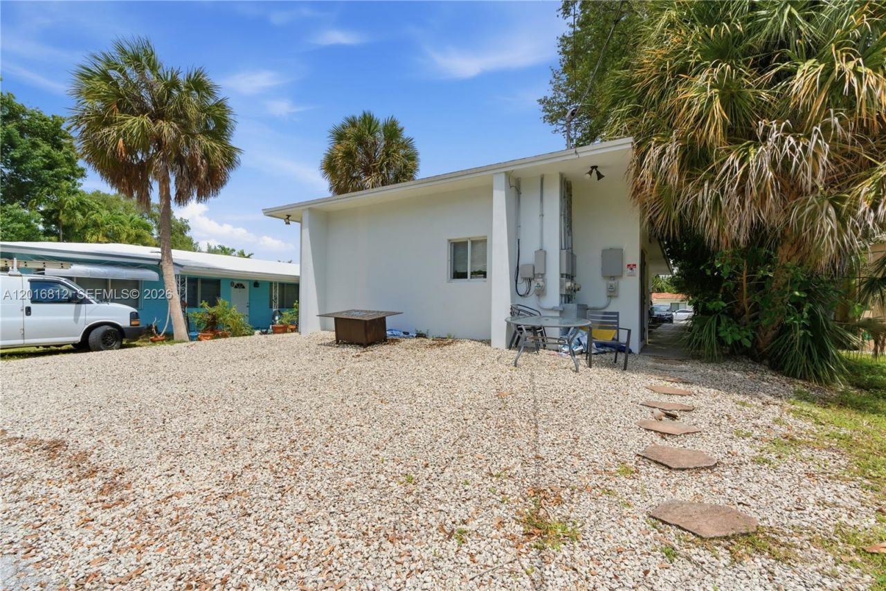 830 SE 14th St , Fort Lauderdale, FL 33316 Photo