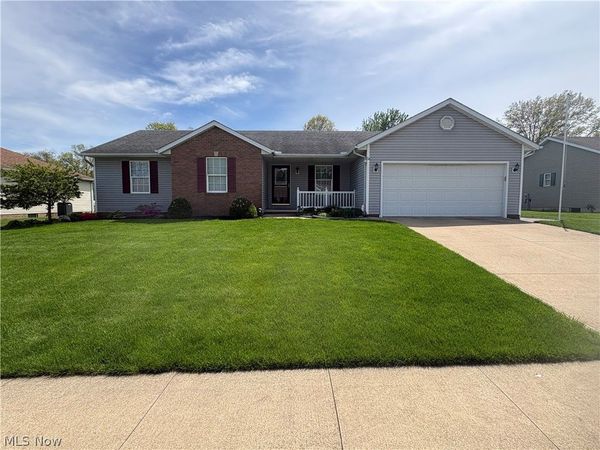 4825 Woodstone Avenue NW, Canton, OH 44647