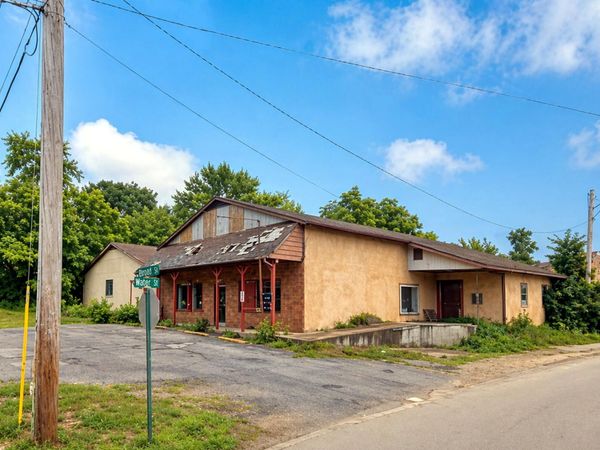 103 E Water Street , Doniphan, MO 63935