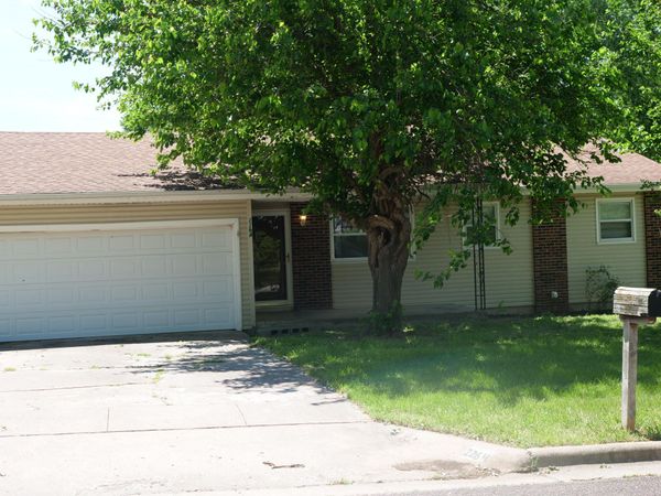 2264 E Nora Street, Springfield, MO 65803