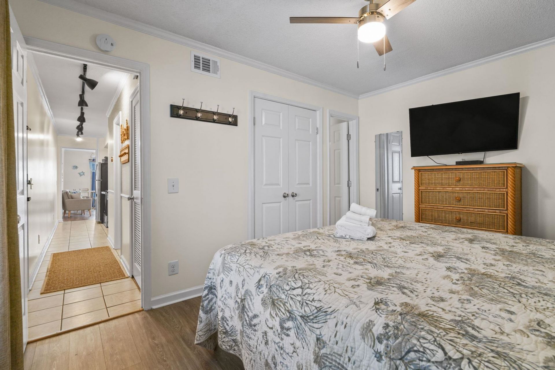9400 Shore Dr. Photo 8