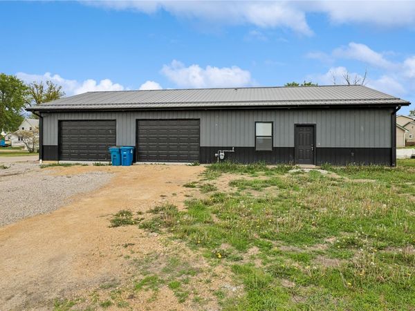 300 1st Avenue, Stanwood, IA 52337