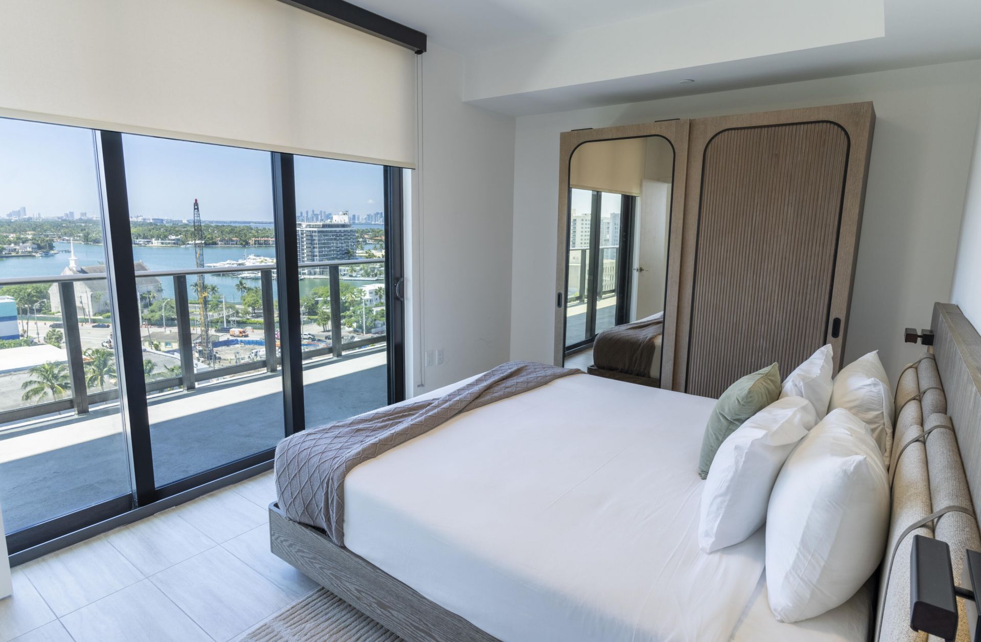 580 72nd Street, Unit 1102, Miami Beach, FL 33141 Photo