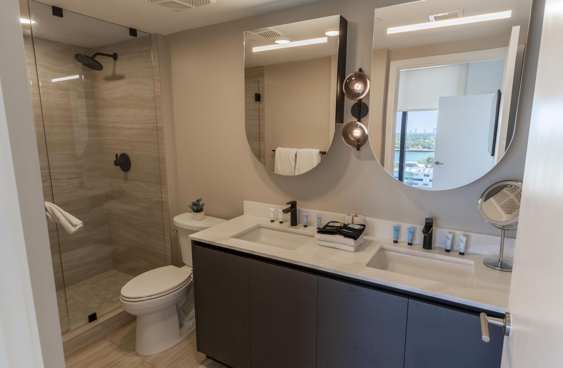 580 72nd Street, Unit 1102, Miami Beach, FL 33141 Photo