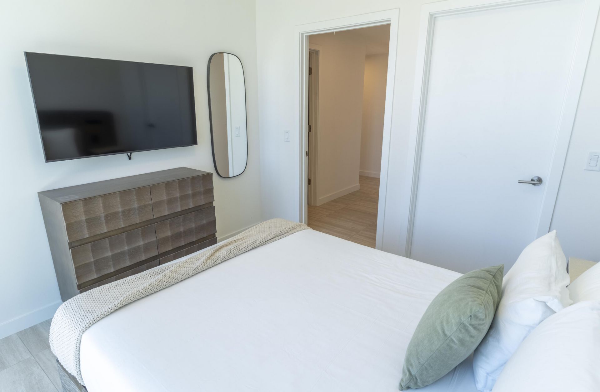 580 72nd Street, Unit 1102, Miami Beach, FL 33141 Photo