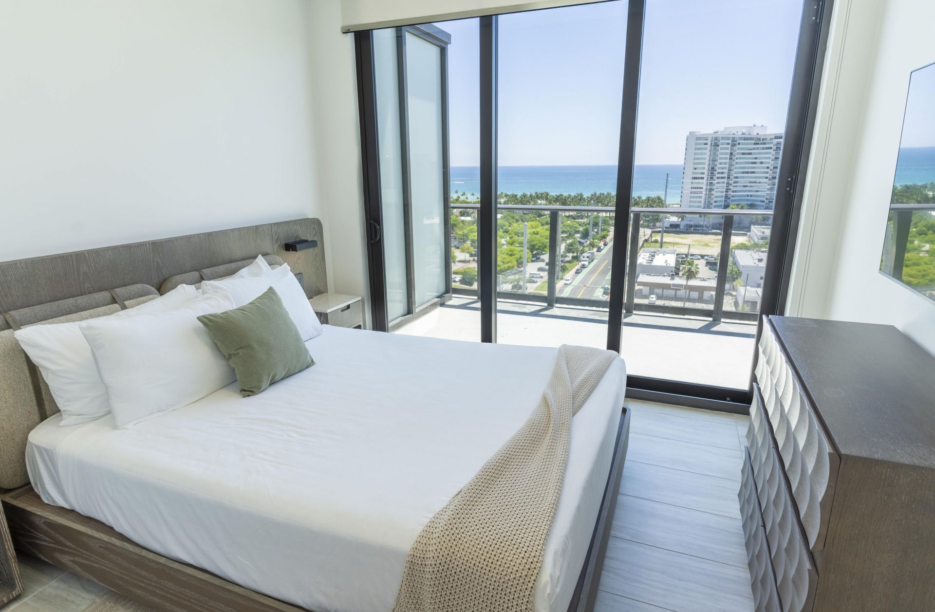 580 72nd Street, Unit 1102, Miami Beach, FL 33141 Photo