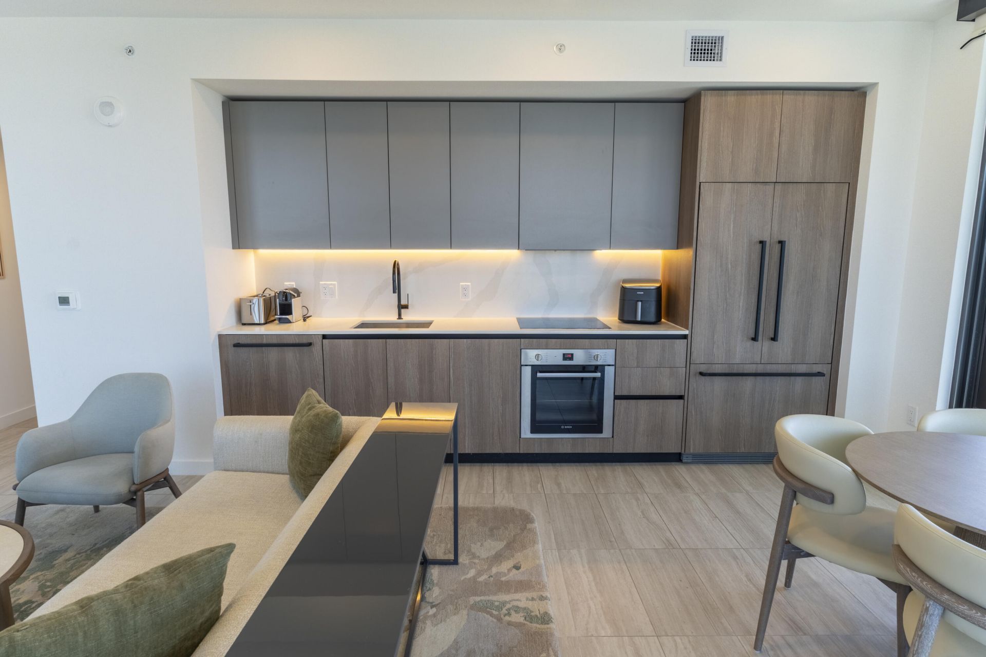 580 72nd Street, Unit 1102, Miami Beach, FL 33141 Photo