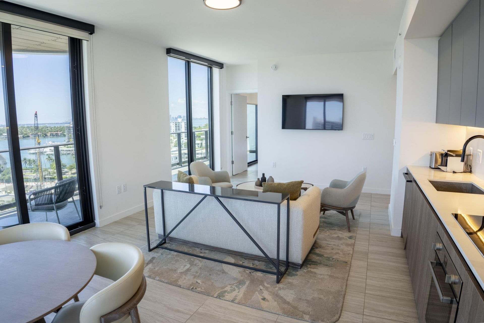 580 72nd Street, Unit 1102, Miami Beach, FL 33141 Photo