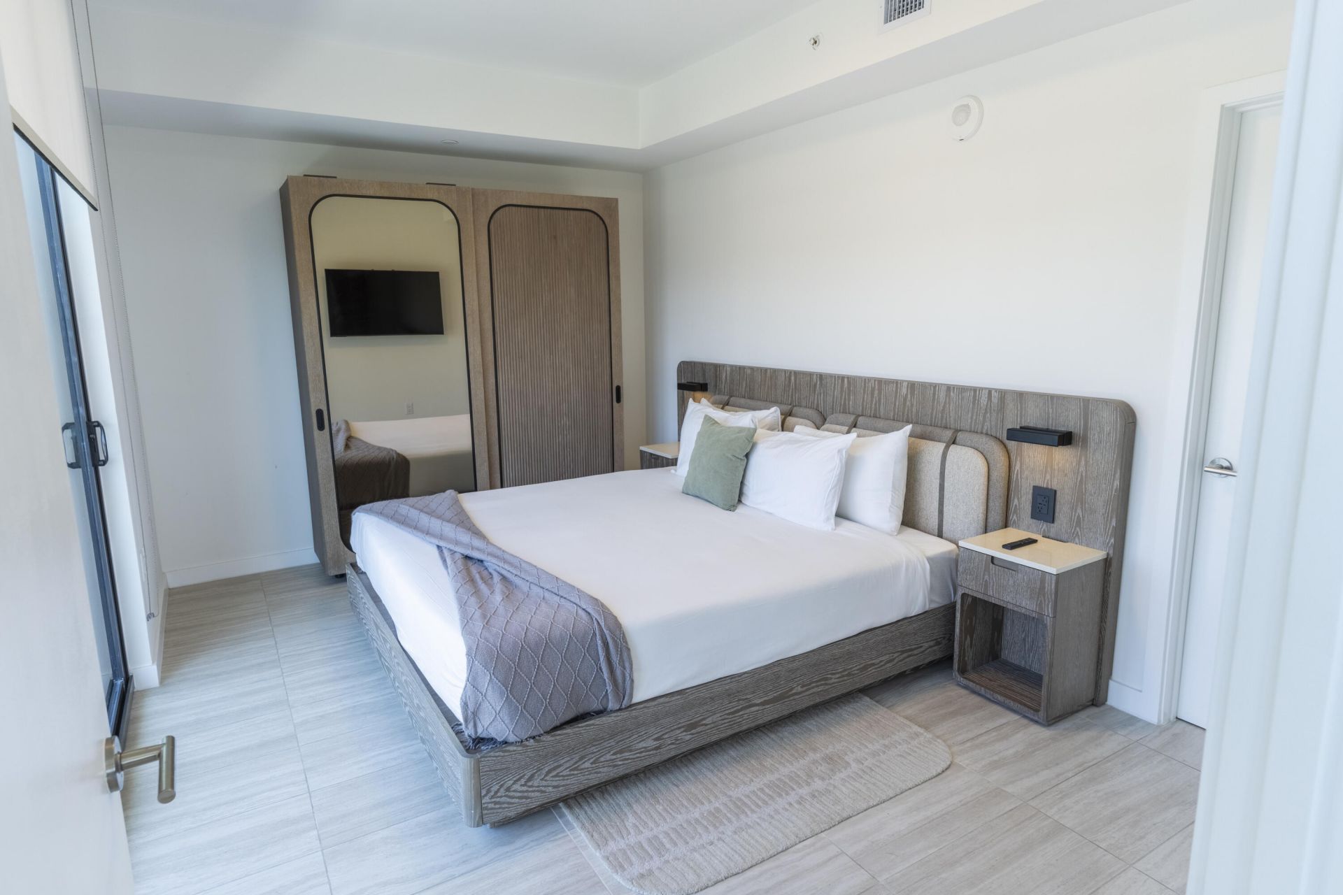 580 72nd Street, Unit 1102, Miami Beach, FL 33141 Photo