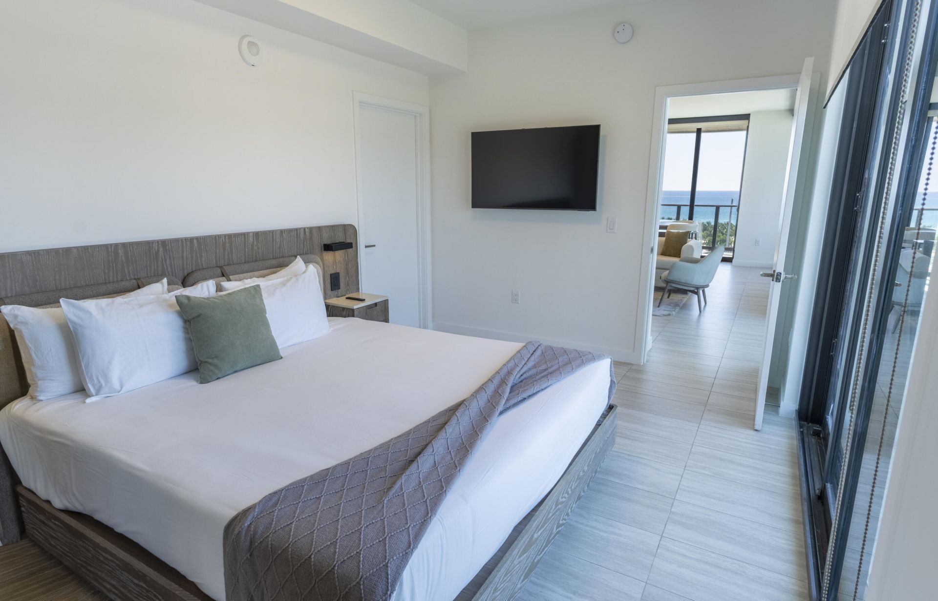580 72nd Street, Unit 1102, Miami Beach, FL 33141 Photo