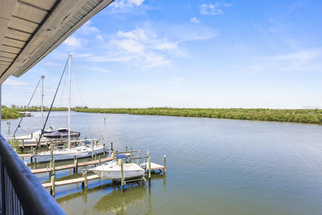 821 Bahia Del Sol Drive, Unit B, Ruskin, FL 33570 Photo