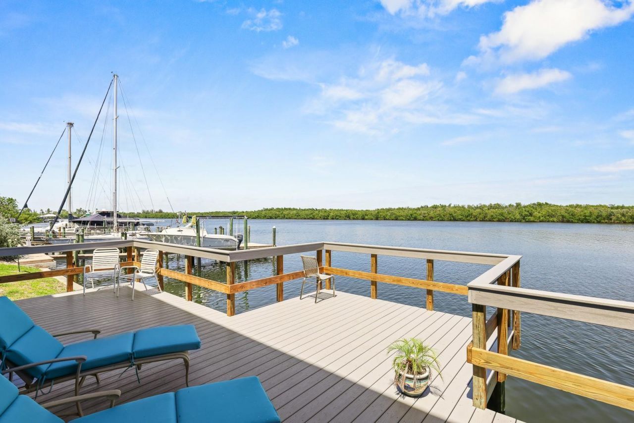 821 Bahia Del Sol Drive, Unit B, Ruskin, FL 33570 Photo