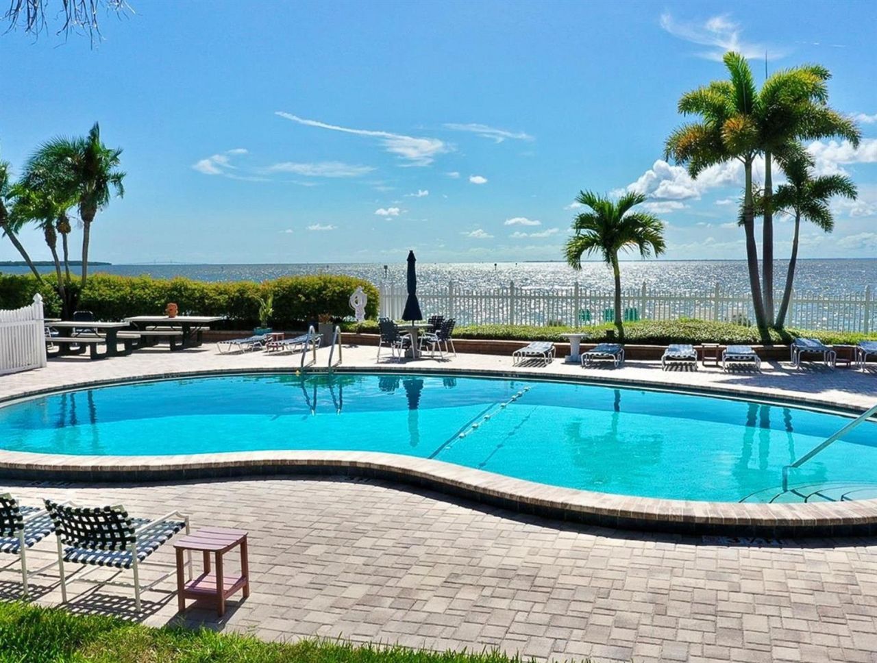 821 Bahia Del Sol Drive, Unit B, Ruskin, FL 33570 Photo