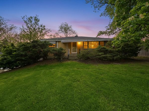 8351 W 99th Street, Palos Hills, IL 60465