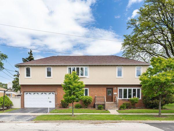 8330 Gross Point Road , Morton Grove, IL 60053