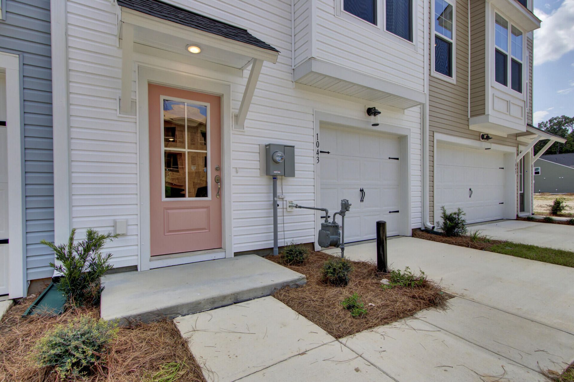 465 Caledon Court Photo 4