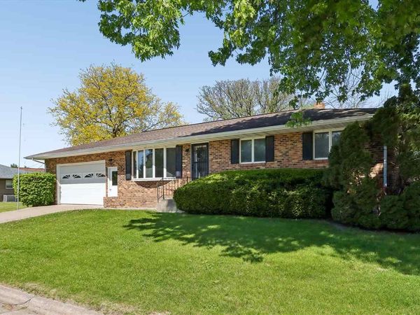 604 Main Street, Victor, IA 52347